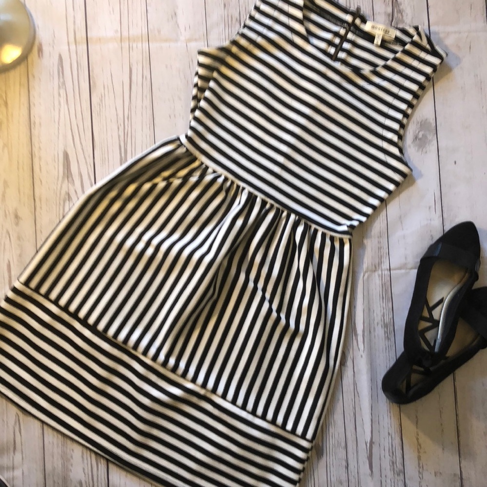 Small summer dress Monteau Los Angeles